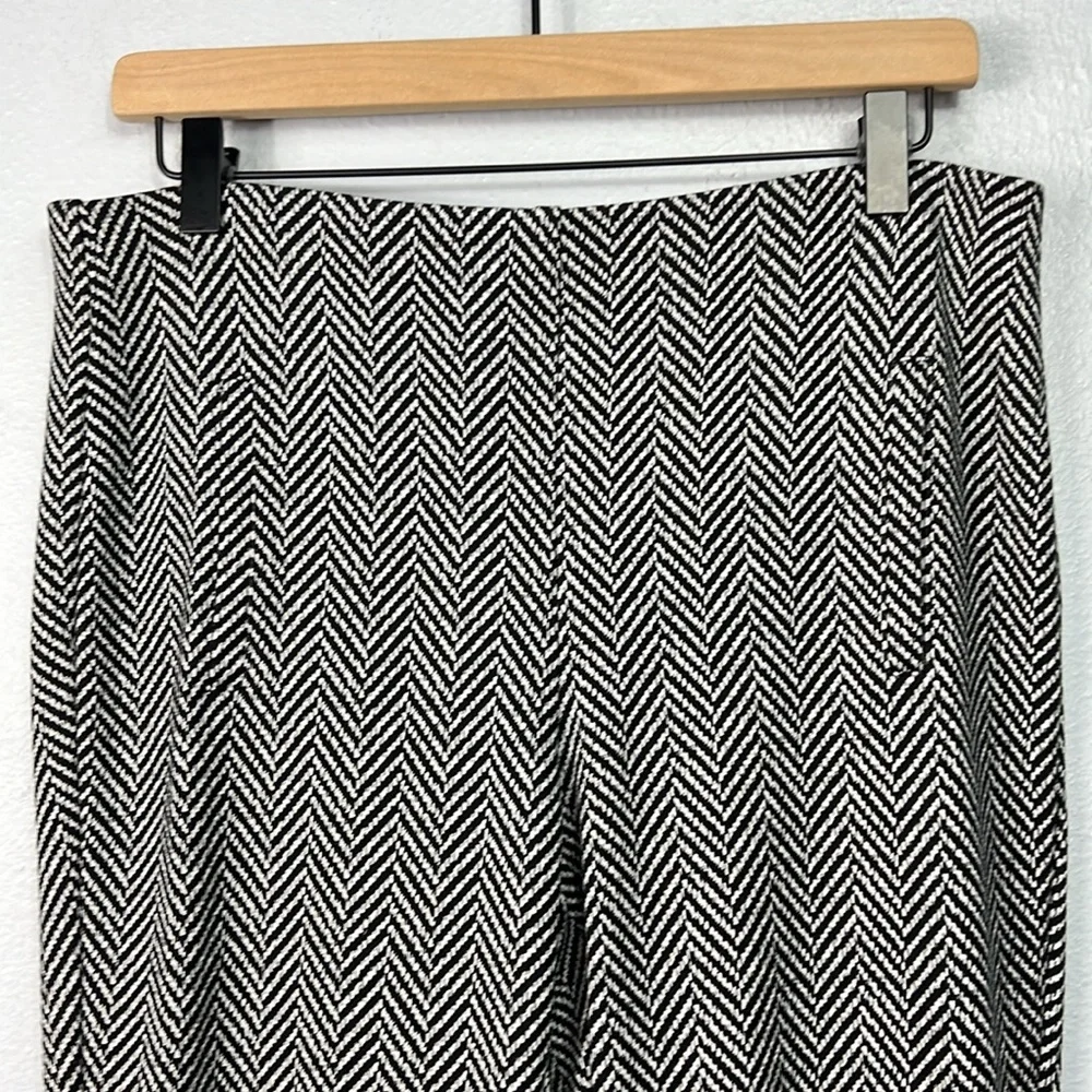 Chico’s Black & White Chevron Print Elastic Waist Crop Pants Medium Size 8